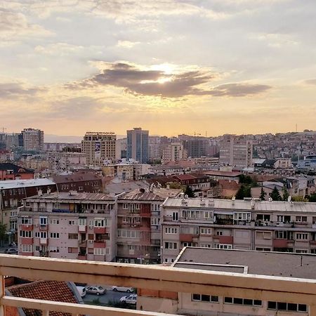 Spacious Downtown Apartment With A City View Prishtinë Luaran gambar