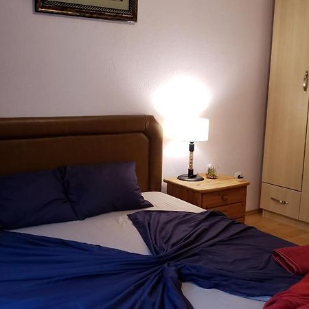 Spacious Downtown Apartment With A City View Prishtinë Luaran gambar